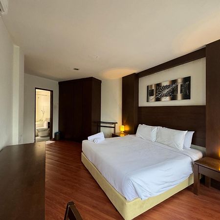 Studio At Samsuria Beach Resort Kampung Sungai Ular Exterior photo