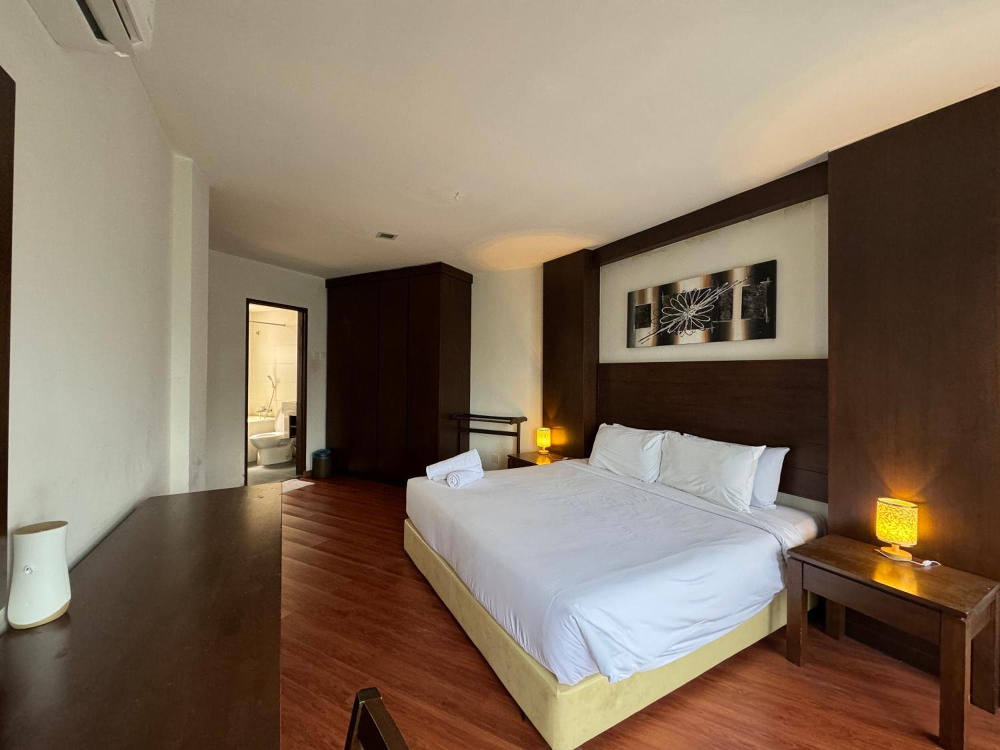 Studio At Samsuria Beach Resort Kampung Sungai Ular Exterior photo