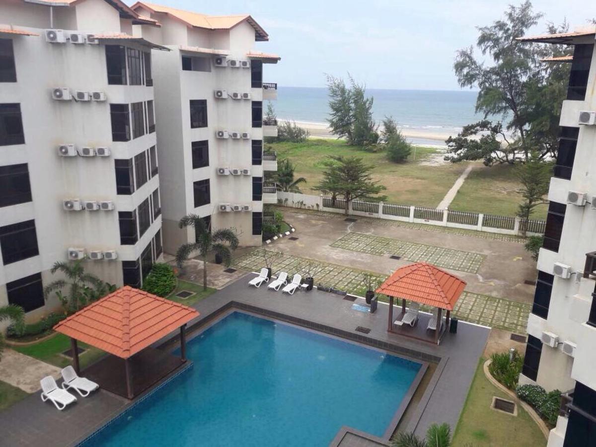 Studio At Samsuria Beach Resort Kampung Sungai Ular Exterior photo