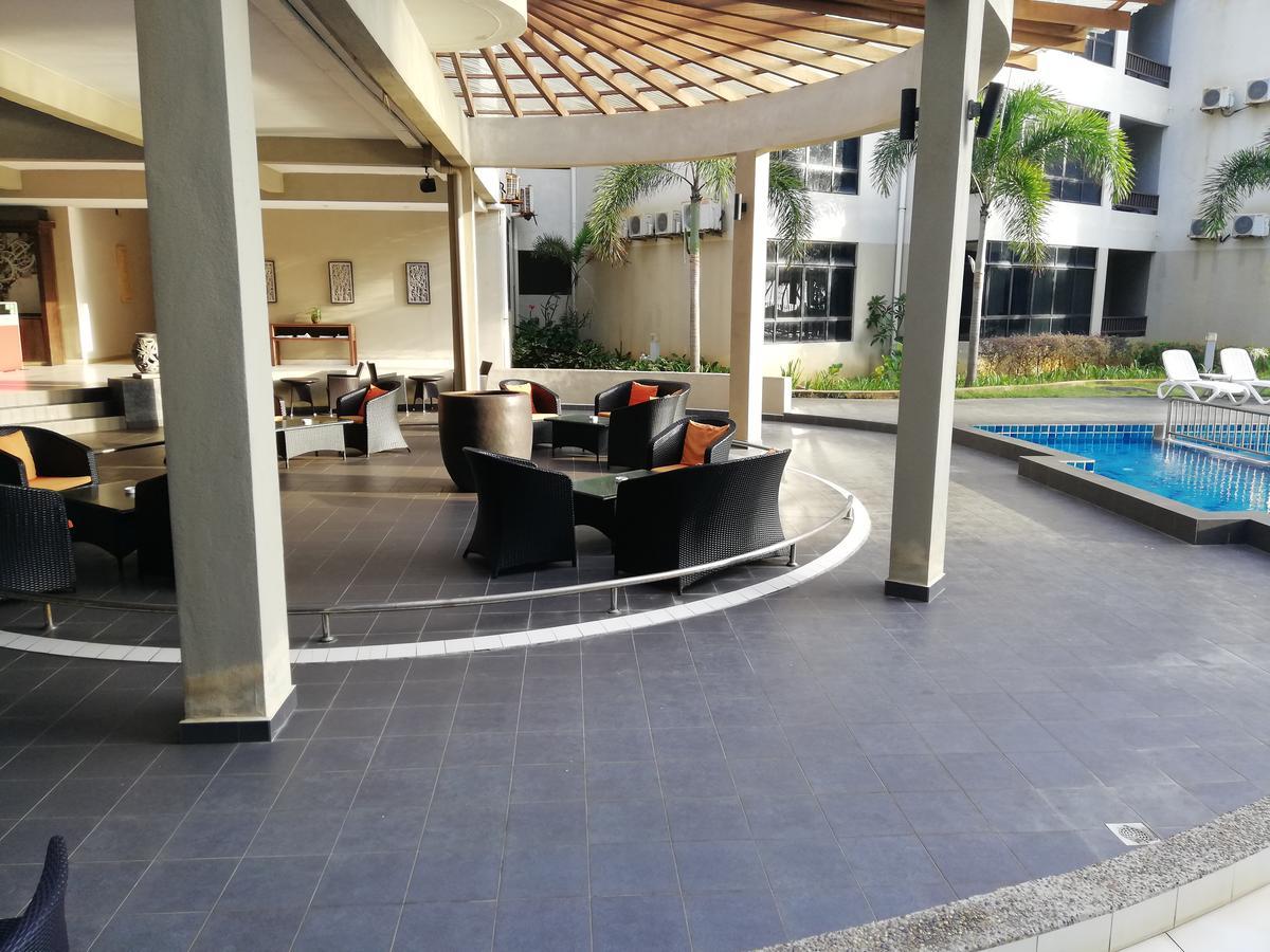 Studio At Samsuria Beach Resort Kampung Sungai Ular Exterior photo